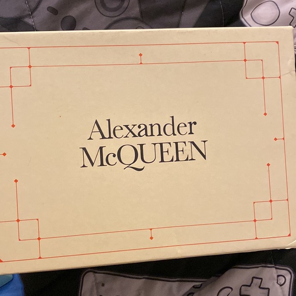Alexander McQueen, Unisex size 9.5 shoe. Excellent condition. - Picture 6 of 6